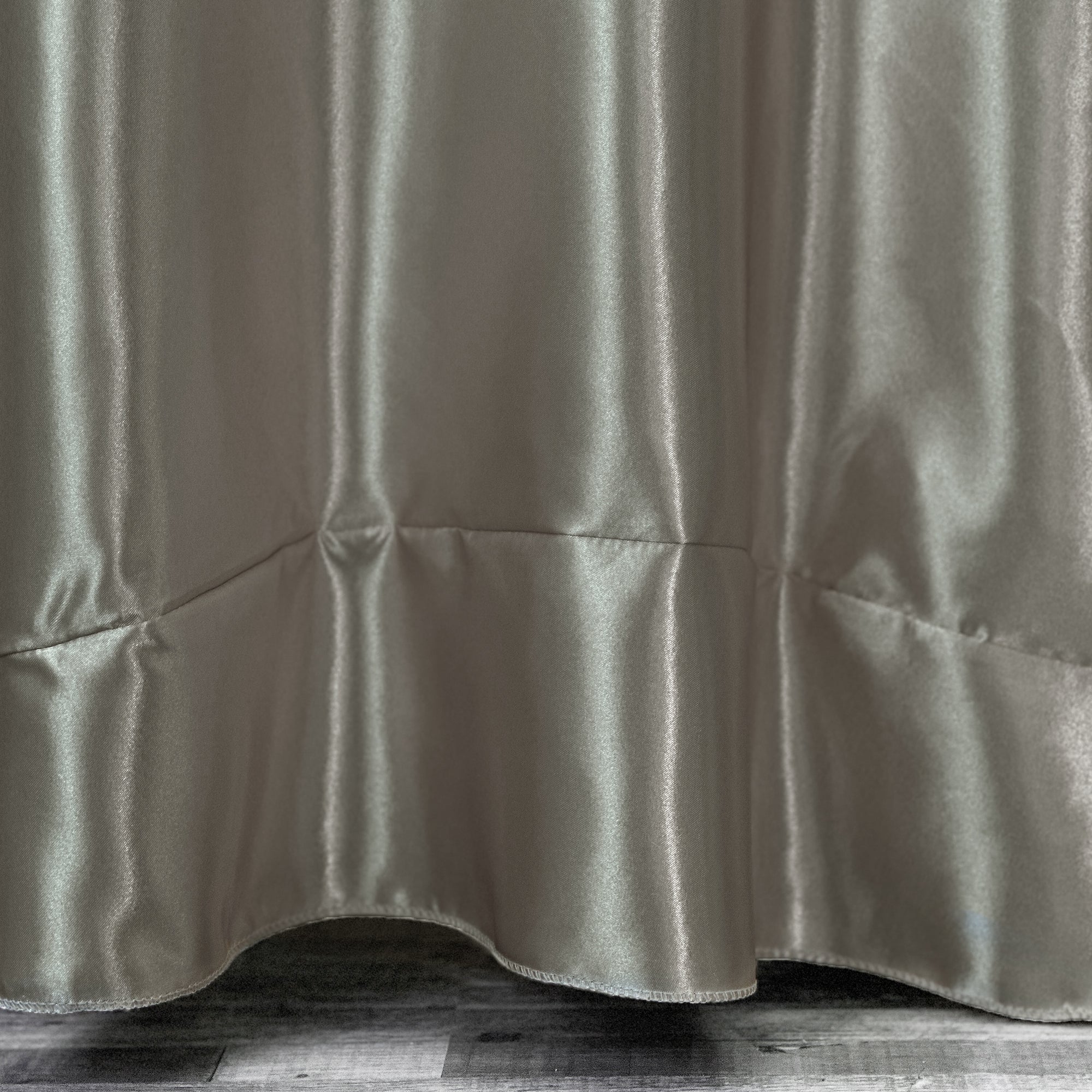132 inch Satin Round Tablecloth Platinum